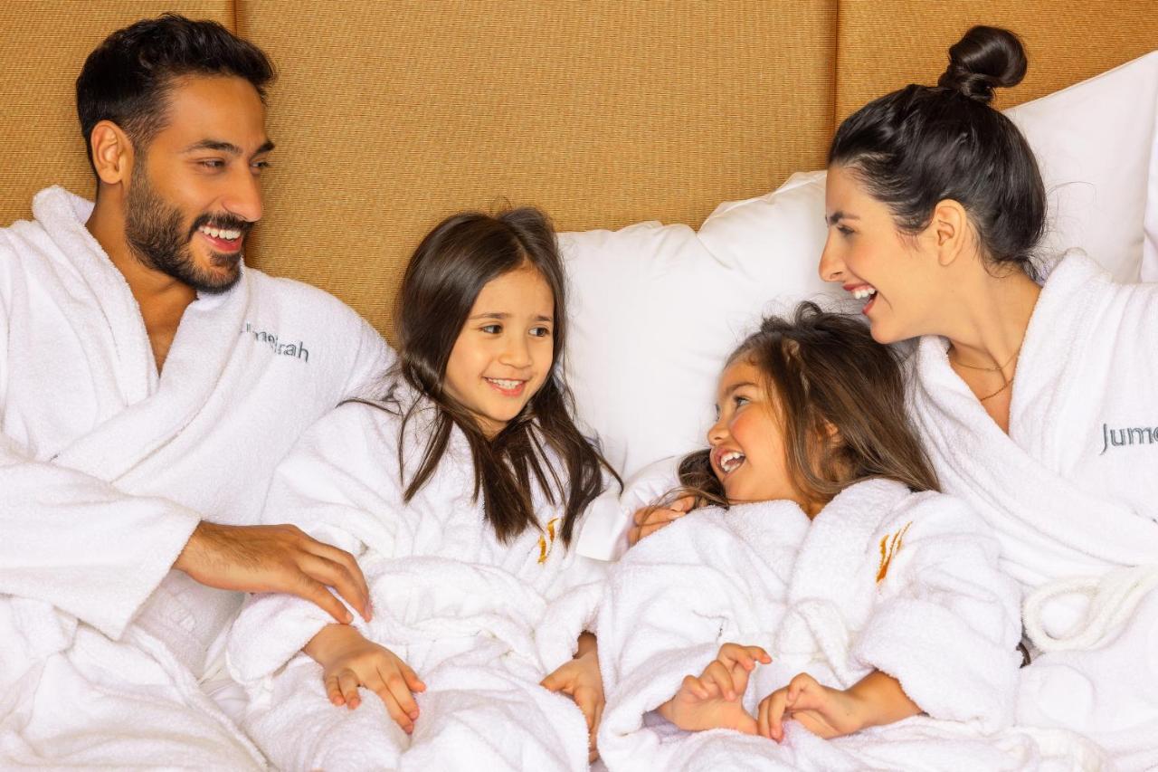 Jumeirah Messilah Beach Kuwait Kuwait City Eksteriør bilde Family at the spa
