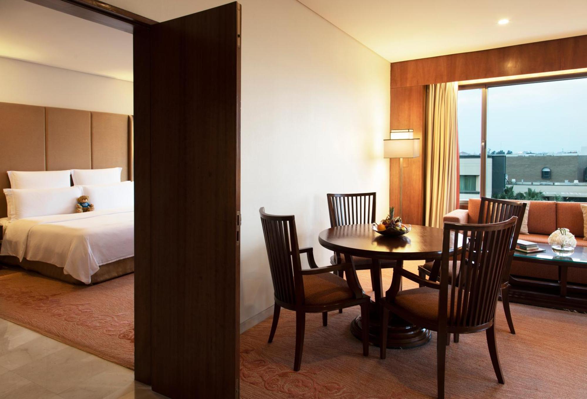 Jumeirah Messilah Beach Kuwait Kuwait City Eksteriør bilde A suite at the hotel