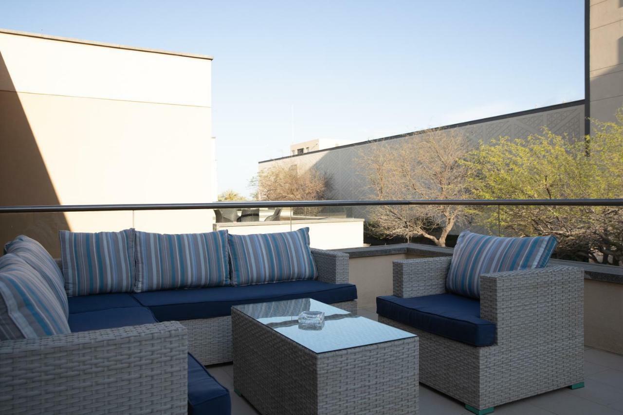 Jumeirah Messilah Beach Kuwait Kuwait City Eksteriør bilde A rooftop lounge at the Hotel Indigo in Scottsdale, Arizona